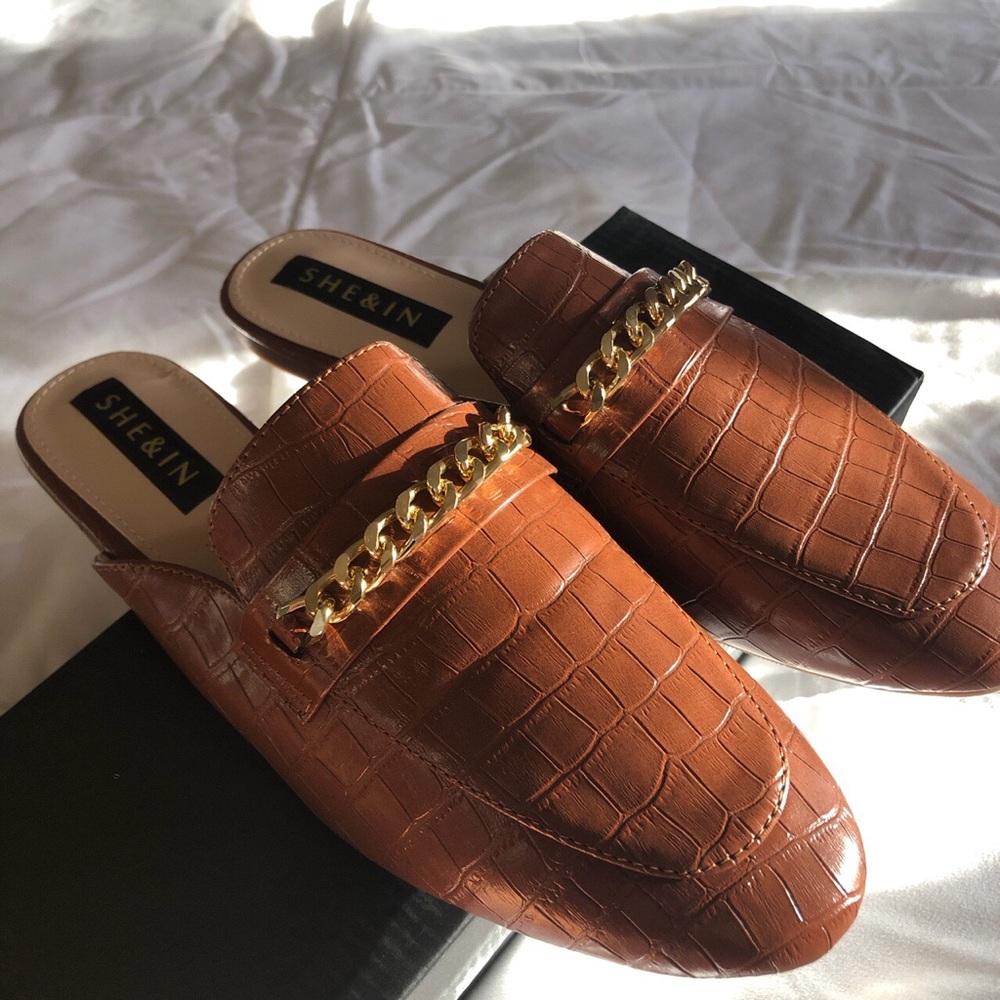 SHEIN Peanut Butter Flats